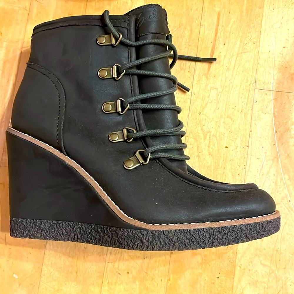 NWT ZODIAC Indy Wedge Lace up Platform Ankle Boots new with Nordstrom tag Sz 5.5
